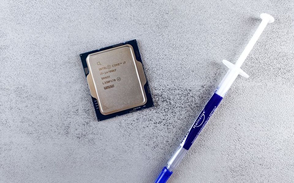 Processor with thermal paste syringe